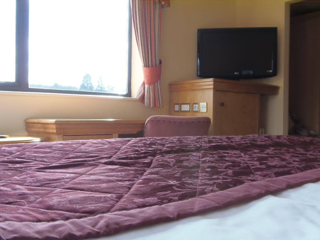 Lakeside International Hotel Camberley Cameră foto
