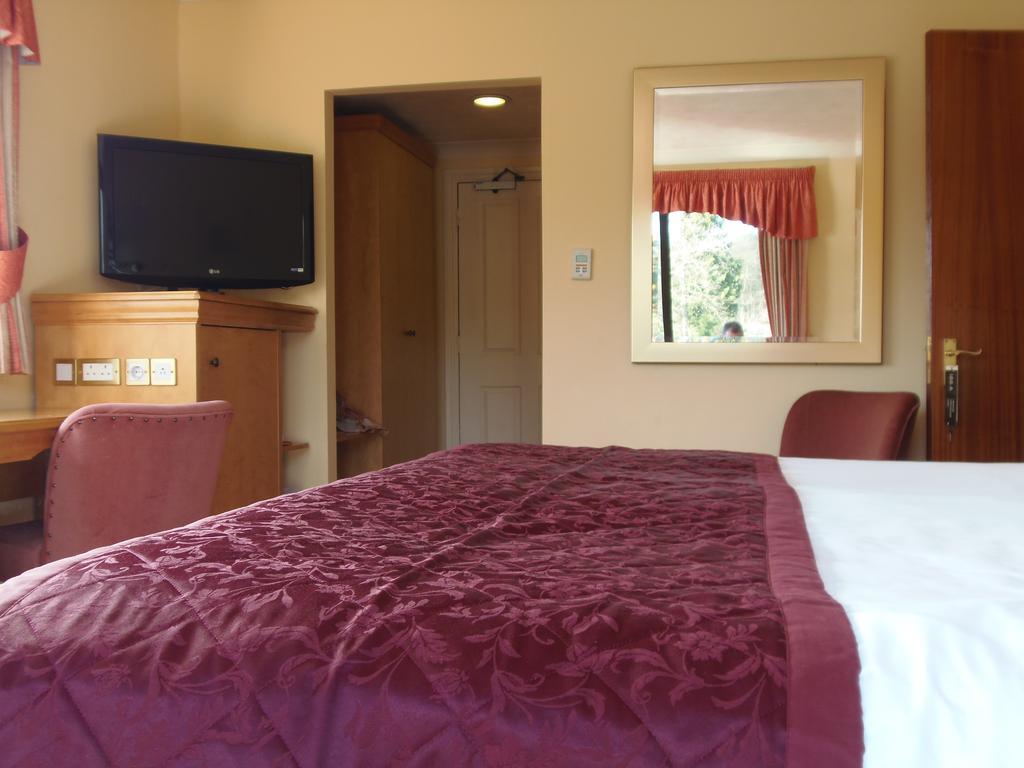 Lakeside International Hotel Camberley Cameră foto