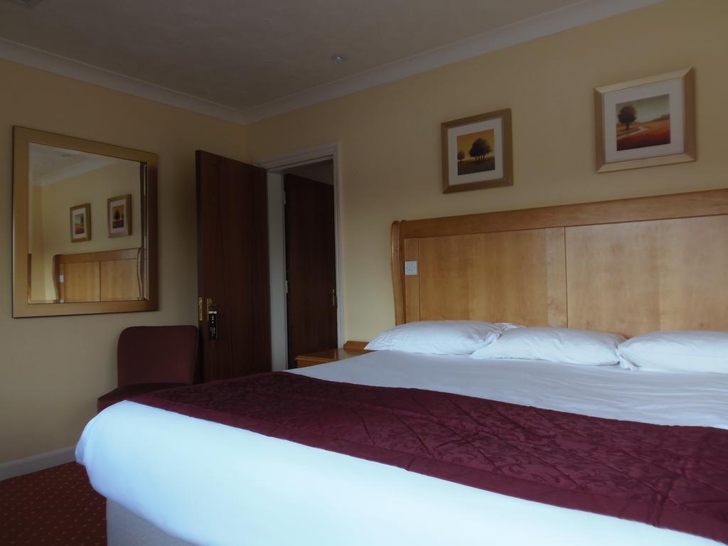 Lakeside International Hotel Camberley Cameră foto