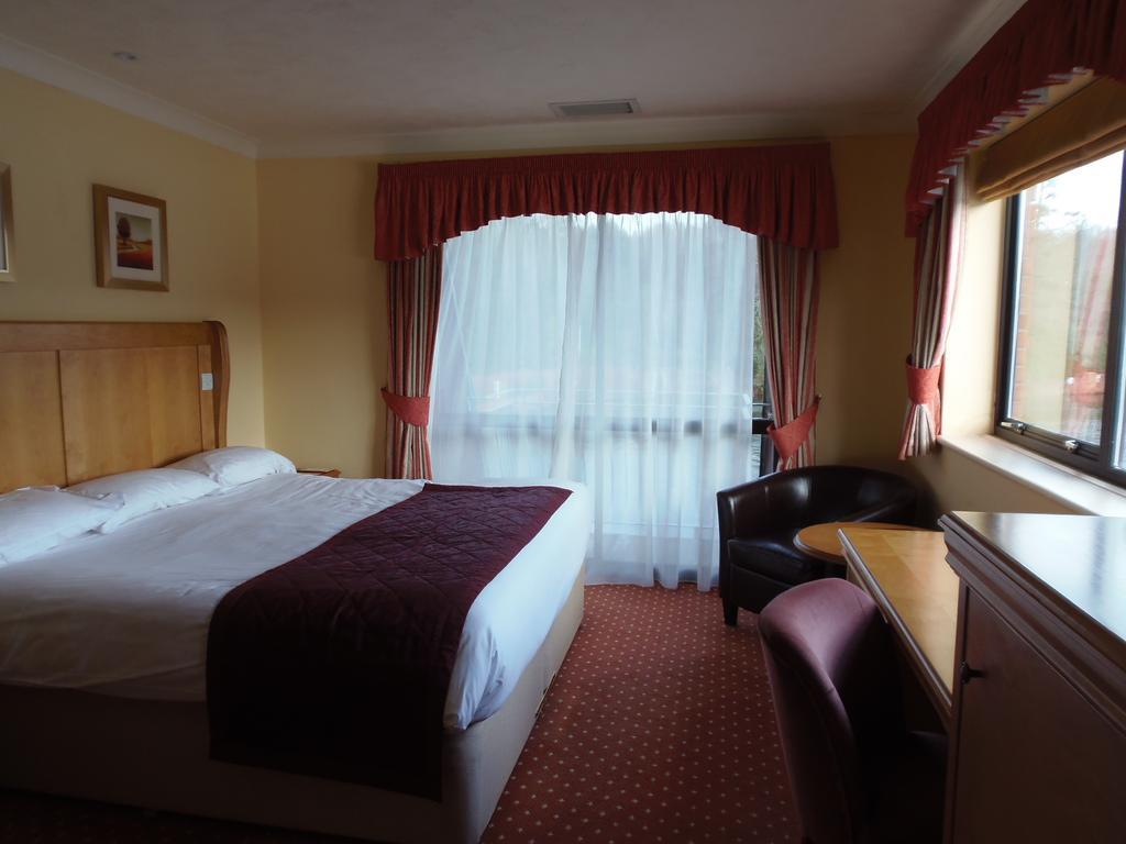 Lakeside International Hotel Camberley Cameră foto