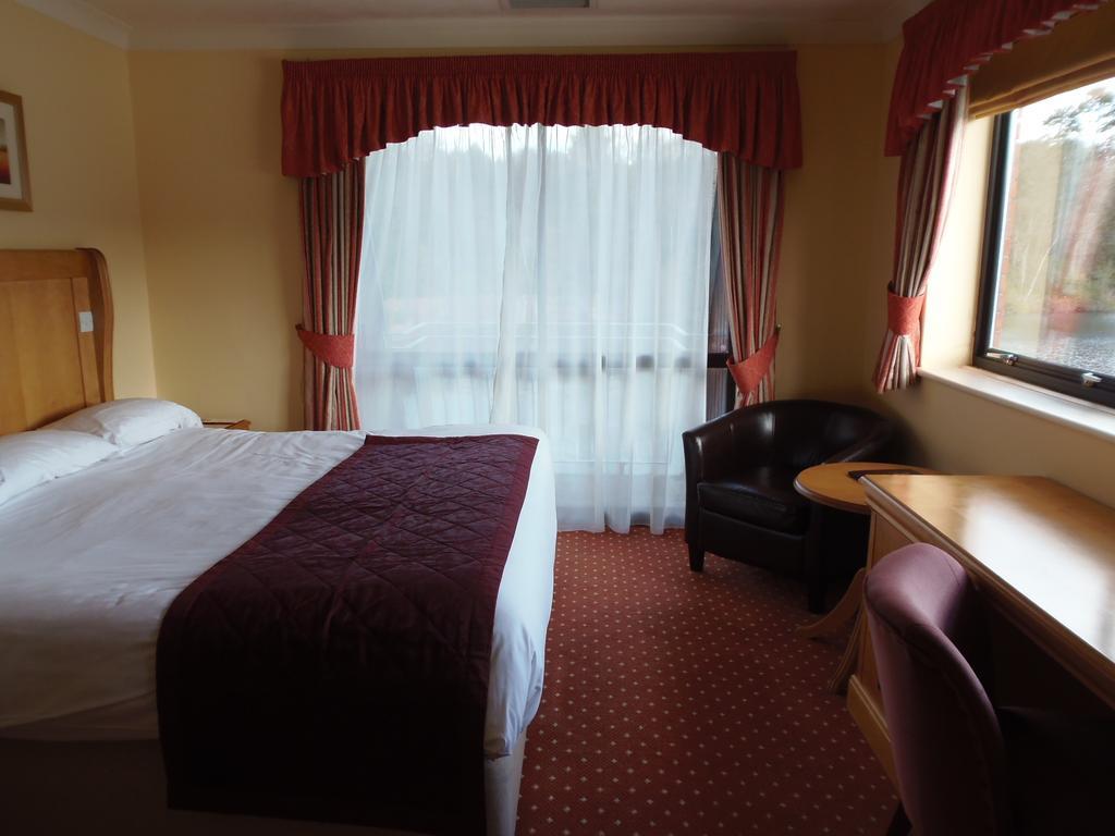 Lakeside International Hotel Camberley Cameră foto