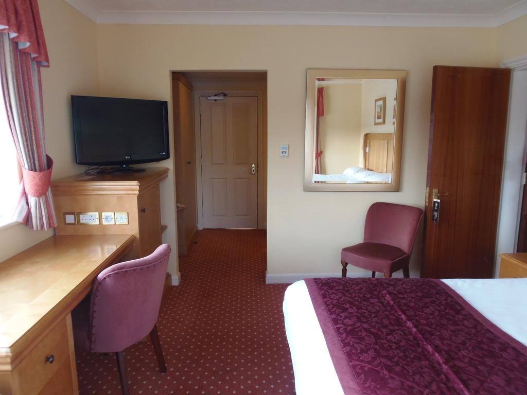 Lakeside International Hotel Camberley Cameră foto