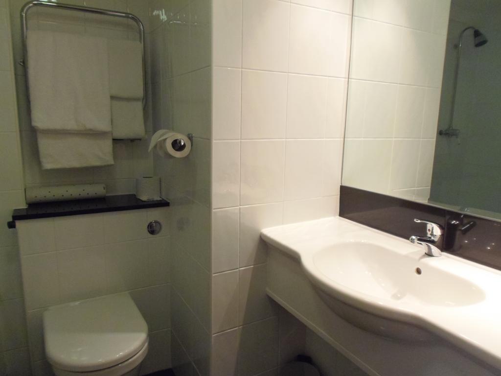 Lakeside International Hotel Camberley Cameră foto