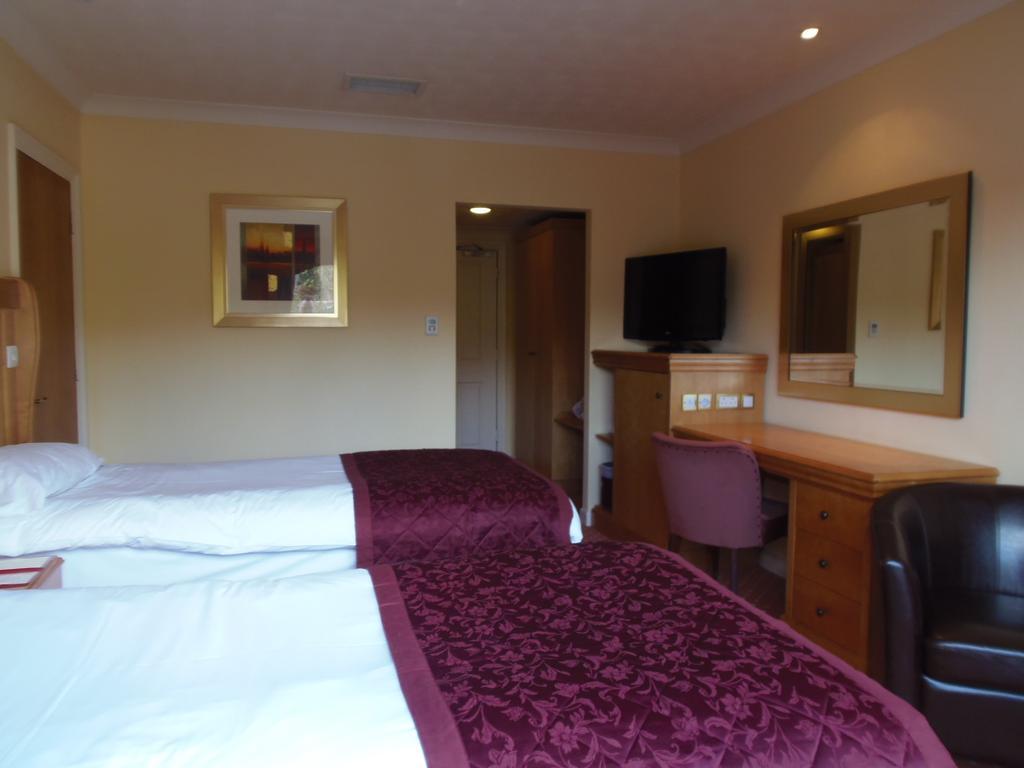 Lakeside International Hotel Camberley Cameră foto