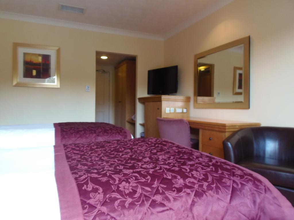 Lakeside International Hotel Camberley Cameră foto