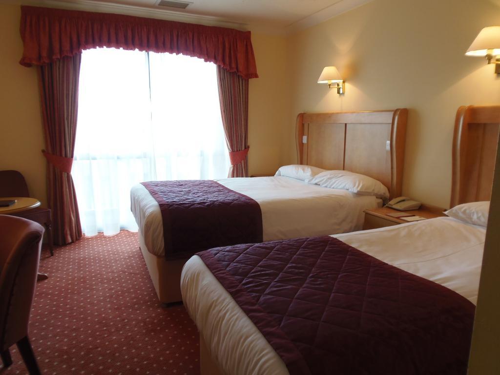 Lakeside International Hotel Camberley Cameră foto