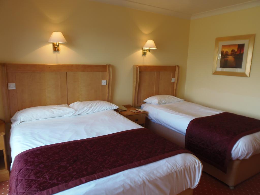 Lakeside International Hotel Camberley Cameră foto