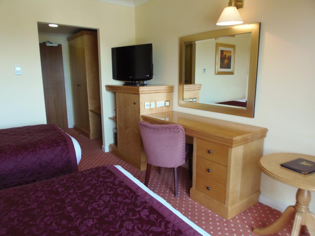 Lakeside International Hotel Camberley Cameră foto