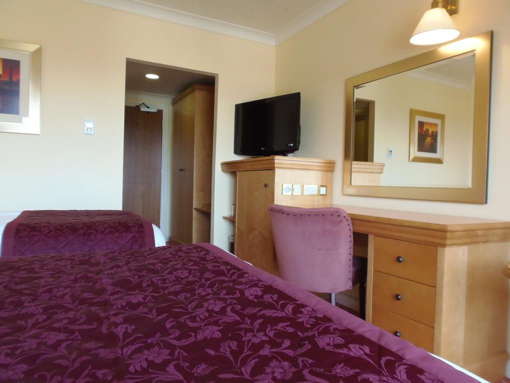 Lakeside International Hotel Camberley Cameră foto