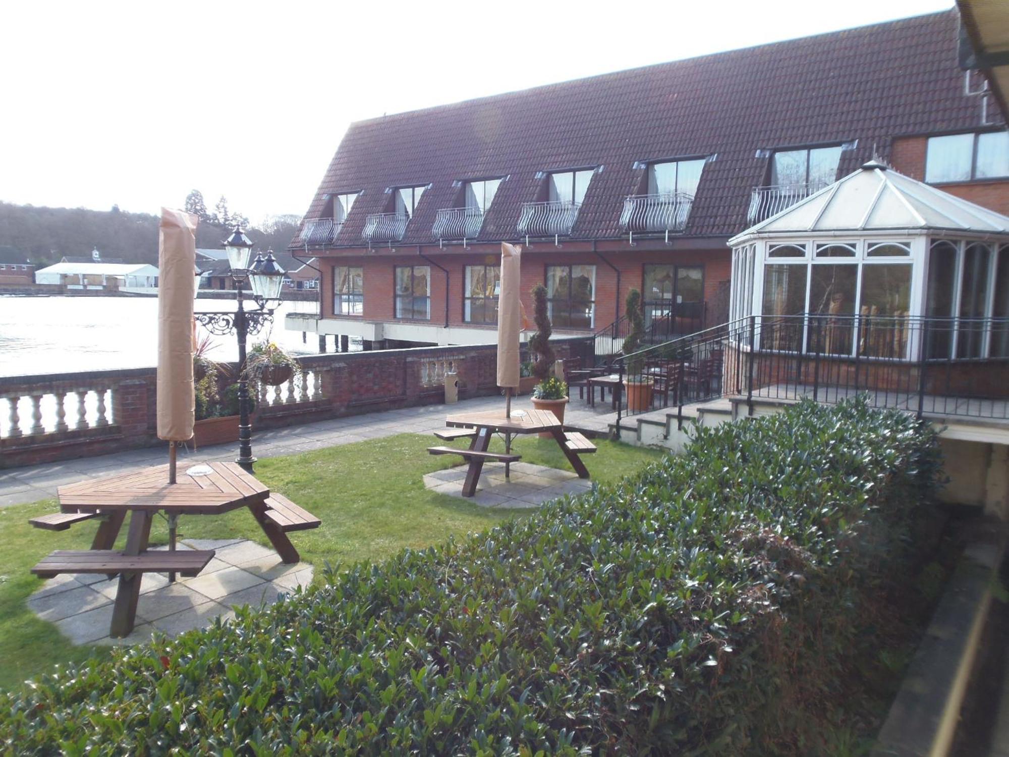 Lakeside International Hotel Camberley Exterior foto